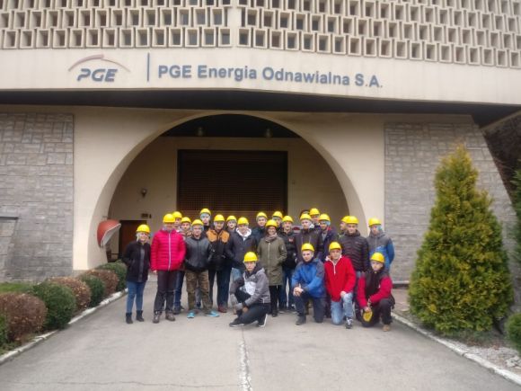 Uczniowie z kieleckiego Elektryka oraz Mechanika odwiedzili Elektrownie Szczytowo-Pompową Porąbka-Żar oraz Fabrykę Volkswagena Craftera